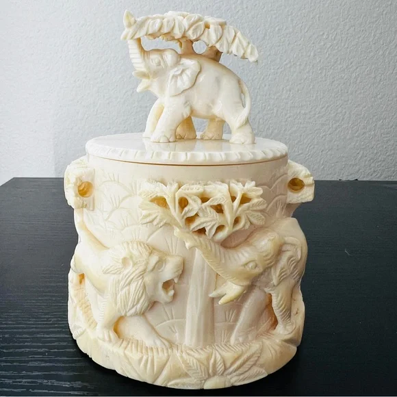 Indian Carved Container Box Animal Motifs and Elephant Finial Signed - Picture 1 of 17